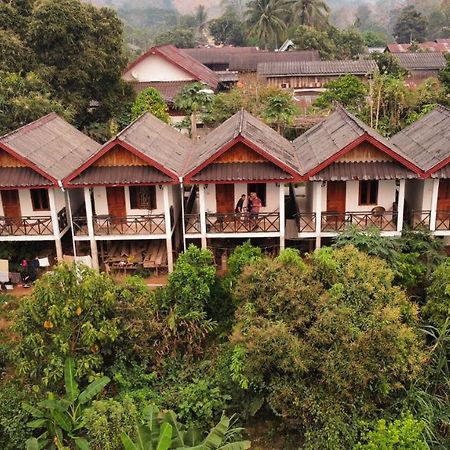 Sunset Bungalows & Gh Muang Ngoi エクステリア 写真