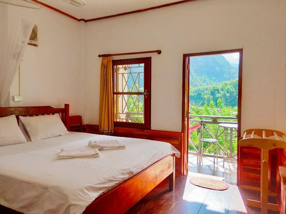 Sunset Bungalows & Gh Muang Ngoi エクステリア 写真